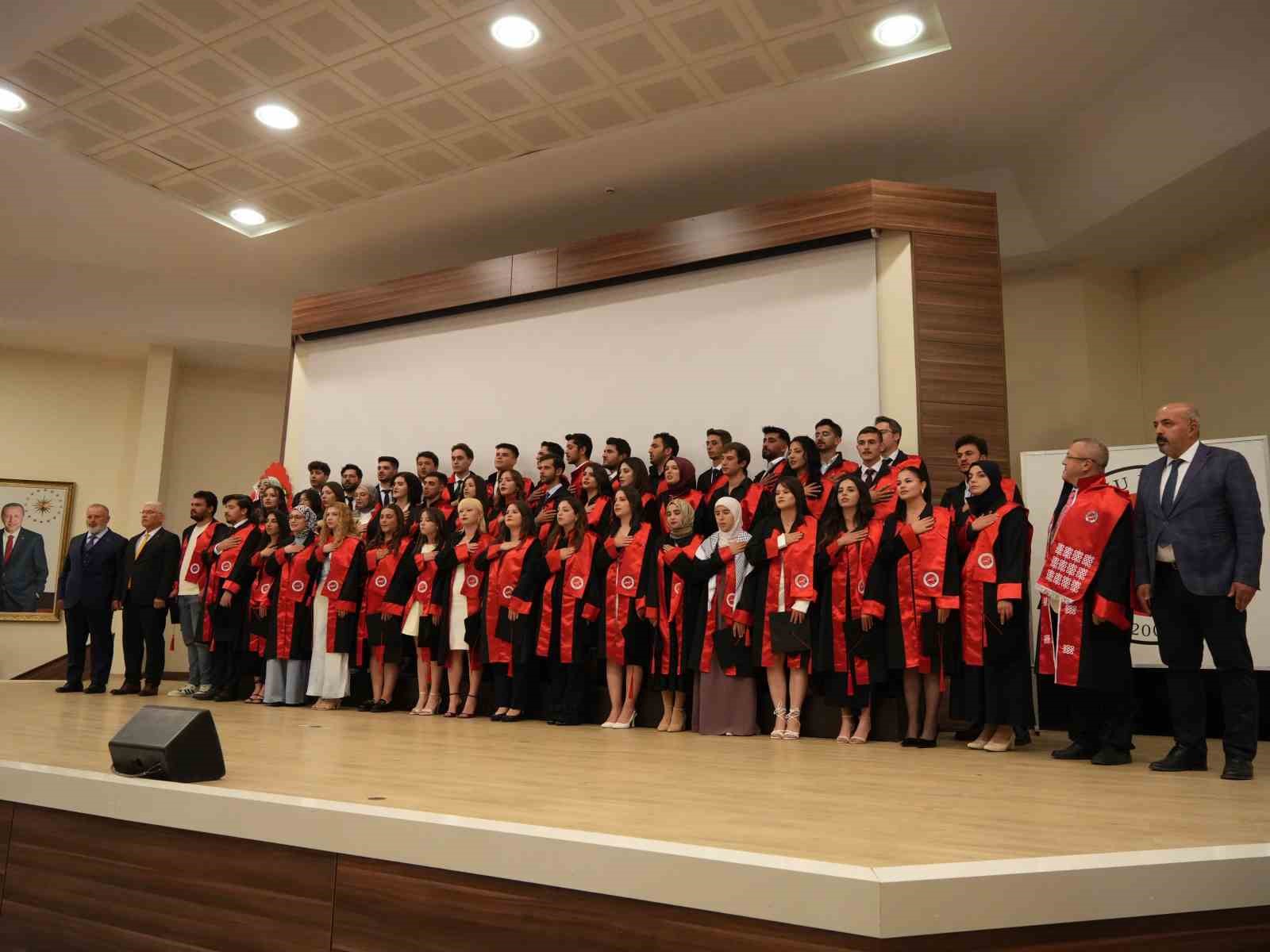 Kastamonu Üniversitesi Veteriner Fakültesi’nde mezuniyet heyecanı