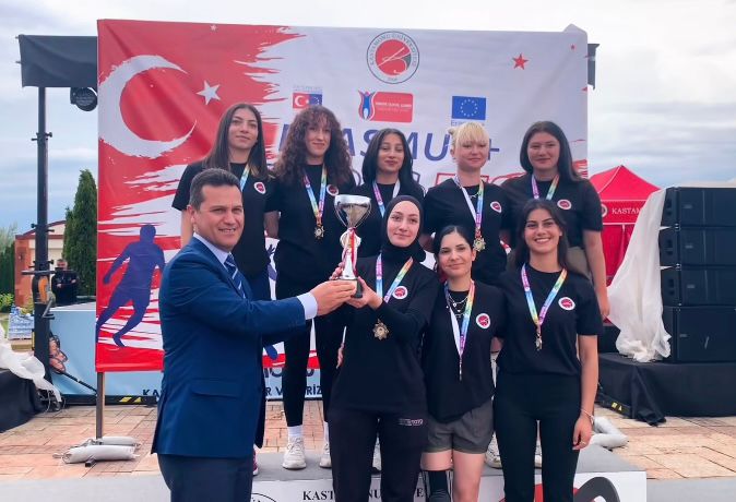 Rugby Takımında Yer Alan Öğrencimiz Yağmur'un Gururlandıran Başarısı